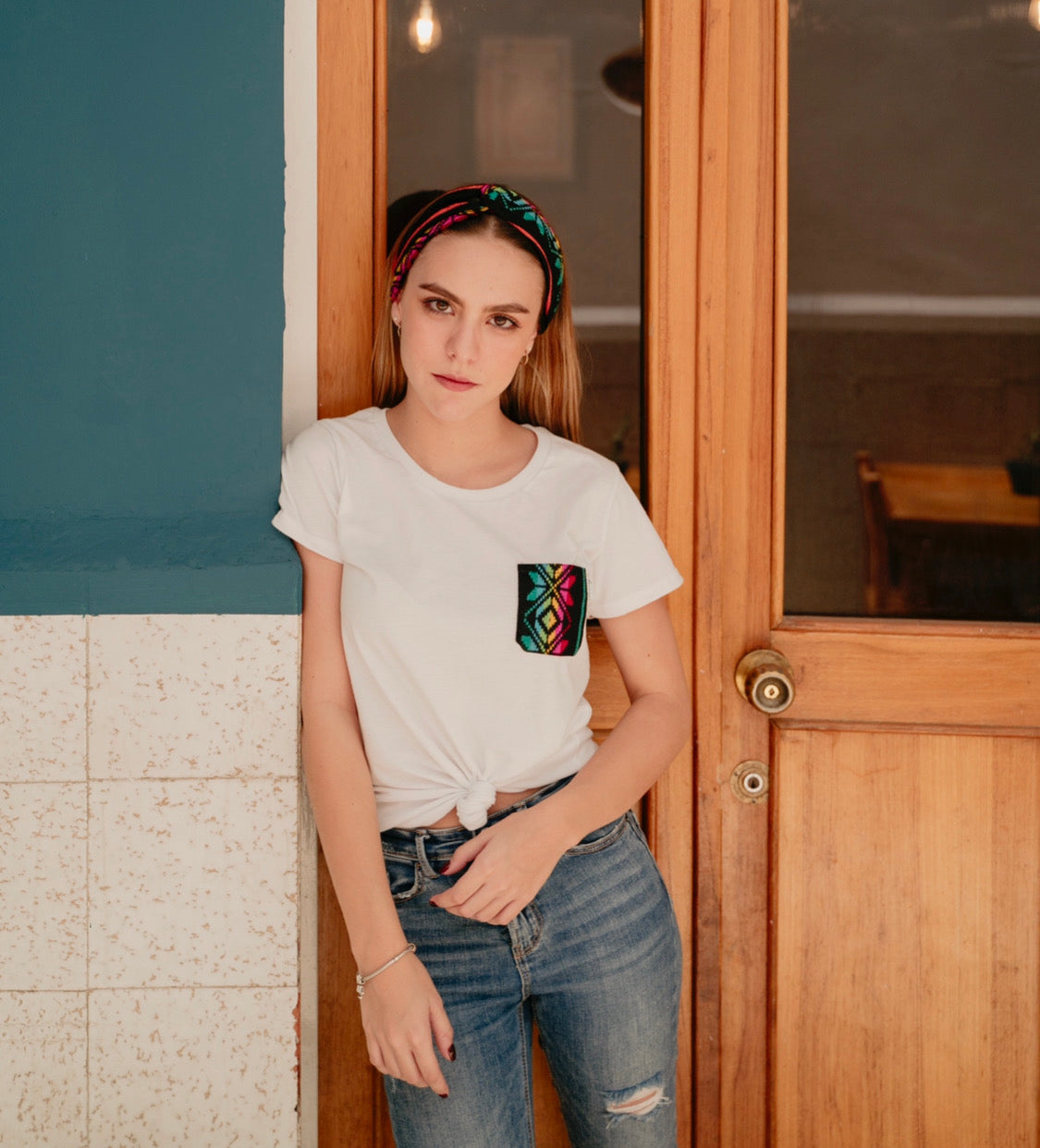 Playera Dama blanca con bolsillo negro