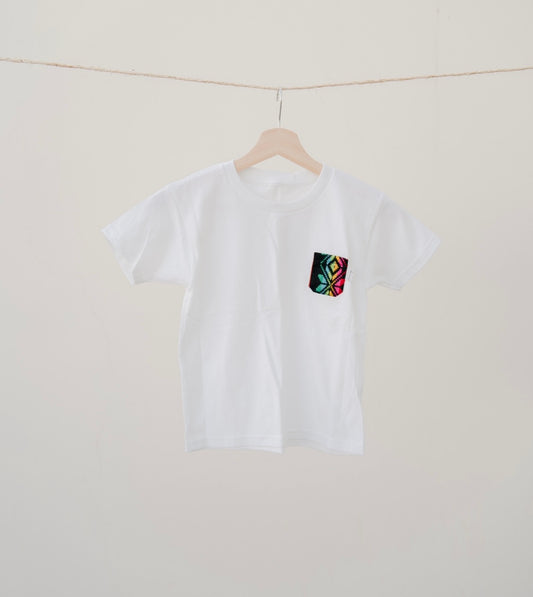 Playera Infantil Blanca con bolsillo negro